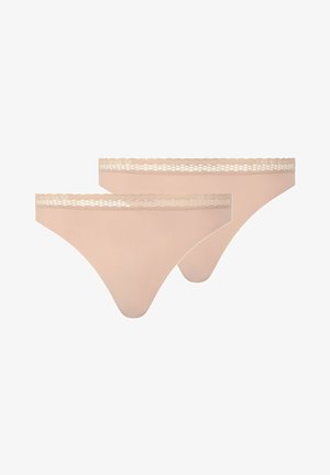 Deux culottes de bikini beiges pour femmes avec bordure en dentelle à la ceinture, présentées sur un fond blanc.