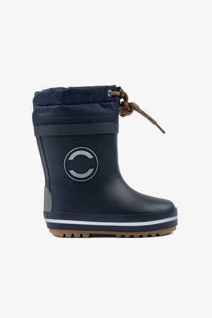 Morske vodoodporne gumijaste čizme z zategnjeno tkaninsko ovratnico, svetlo sivo logotipom in teksturirano podplatom za oprijem. Imajo rjavo vezalno dekoracijo.