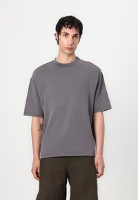 Selected Homme - SLHNIELS LOOSE TEE - T-shirt basique - volcanic ash Image miniature 1