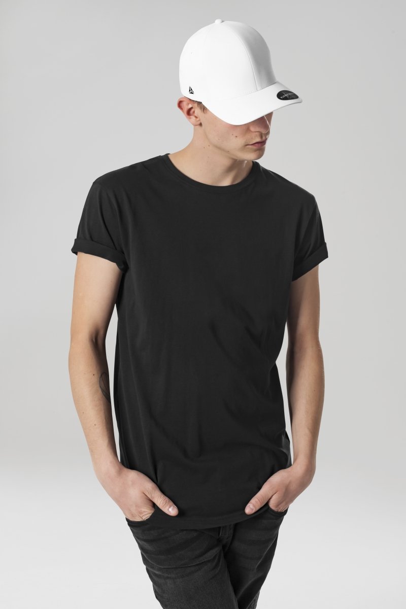 Black short-sleeve t-shirt with rolled cuffs paired with a white baseball cap. Smooth fabric, simple design, fitted shape.