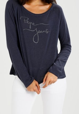 Marineblå langærmet skjorte med rund halsudskæring. Har broderet "Pepe Jeans" i sølvtråd. Blødt stof med en afslappet pasform.