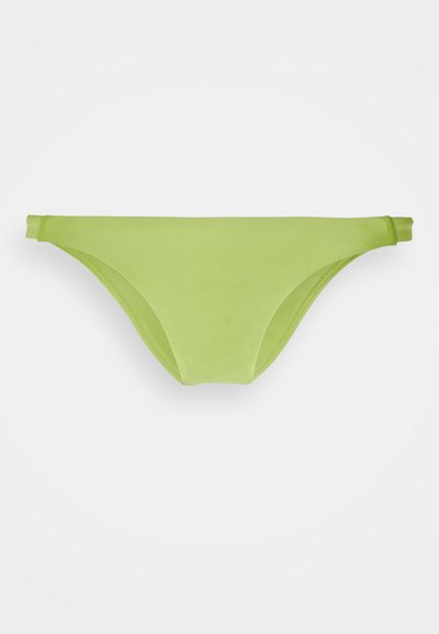 Parte de baixo de biquíni verde com uma textura suave, design de cintura baixa, cobertura mínima e cós elástico de cada lado.