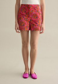 PIOMBO SUMMER WITH REGULAR WAIST AND PAISLEY PRINT - Short - pink