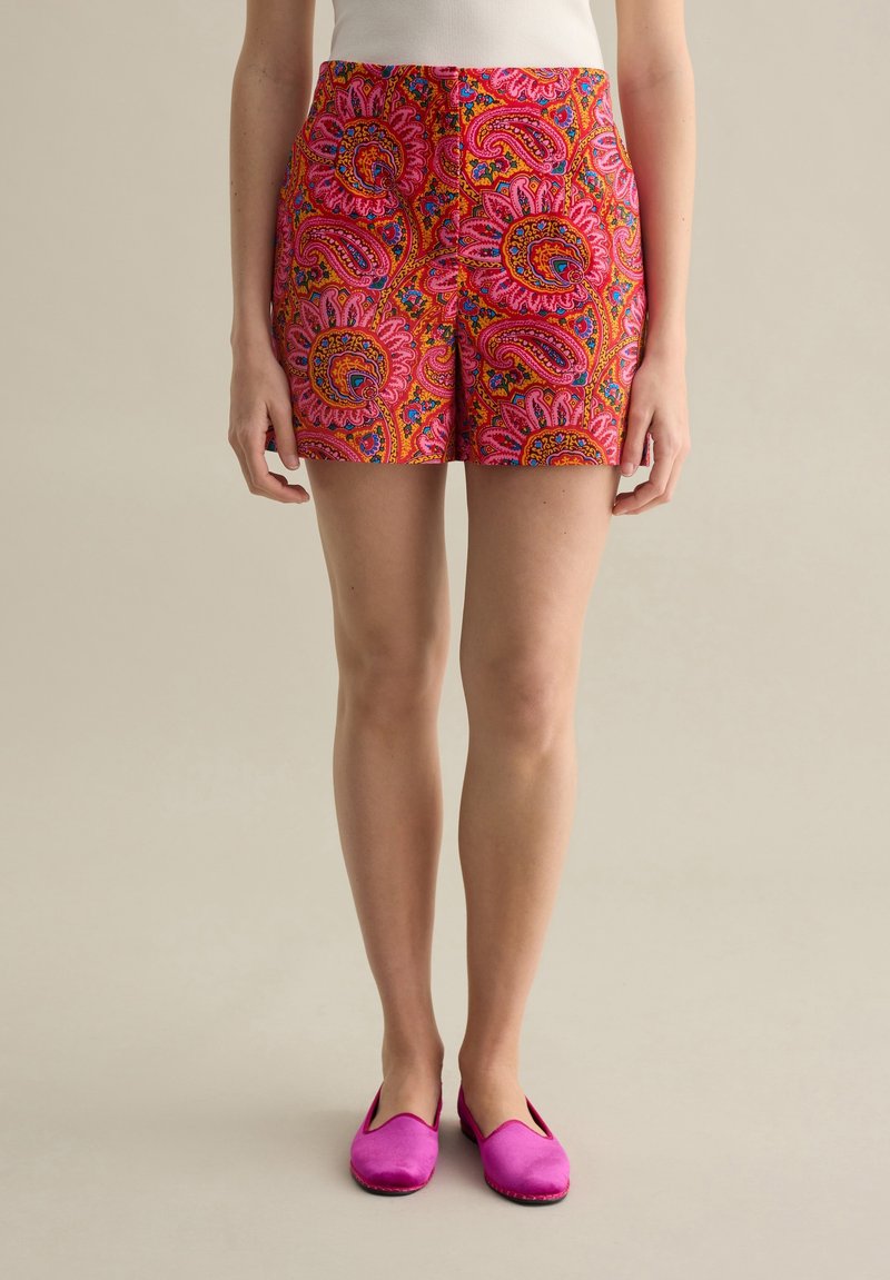 PIOMBO SUMMER WITH REGULAR WAIST AND PAISLEY PRINT - Short - pink
