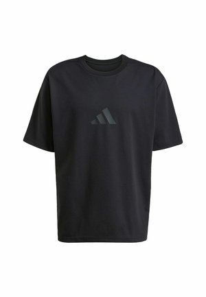 Camiseta negra de manga corta hecha de una mezcla de algodón, con un sutil logo negro en el pecho y un cuello redondo.