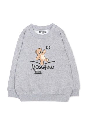 Maglione neonato grigio chiaro con grafica di un orsetto sopra la parola Moschino e bottoni a pressione sulla spalla sinistra.