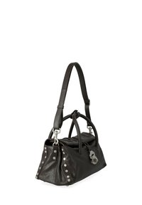 Borsa a mano in pelle nera con dettagli in acciaio lucido, due manici e una tracolla removibile. Presenta una chiusura a zip e un dettaglio con lucchetto.