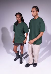 YOURTURN UNISEX BASIC OVERSIZED HEAVY T-SHIRT - Basic T-shirt - dark green