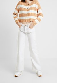 American Eagle Sweter