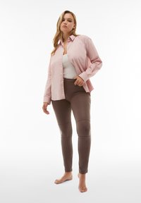 Freddy PUSH UP VITA ALTA IN SEMI LUCIDA - Pantalones - french roast