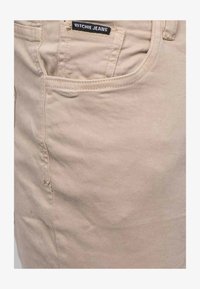 Non sélectionné, beige