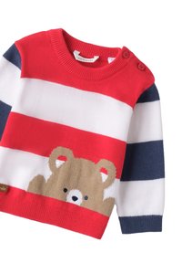 Gestreifter Pullover in Rot, Weiß und Marineblau mit einem braunen Bärenmotiv auf der Vorderseite; aus weichem Strick gefertigt, mit Knopf-Akzenten an der Schulter.