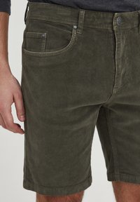 Blend BHMANTINO - Shorts - forest night