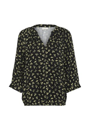 Svart blus med V-hals som har ett blommönster i gult. Ärmarna är trekvartslånga och något rynkade vid fållen.