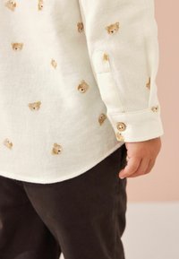 Next GRANDAD COLLAR PRINTED - REGULAR FIT - Ing - white bear aop