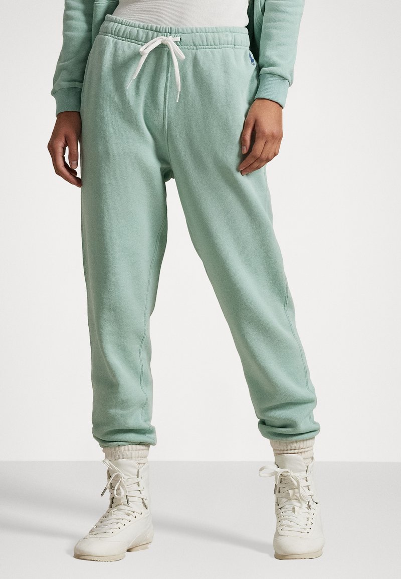Polo Ralph Lauren - ISLAND FLEECE ANKLE ATHLETIC - Pantalon de survêtement - essex green, Agrandir