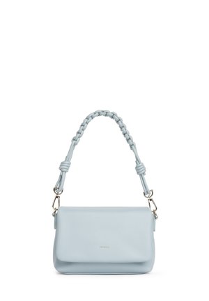 Borsa a tracolla in pelle azzurro chiaro con manico intrecciato e chiusure color oro, forma rettangolare con patta di chiusura.