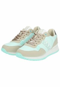 Sneakers leggeri con una parte superiore in suede beige, dettagli verde menta e lacci metallici dorati. Suola in gomma testurizzata per una migliore aderenza.