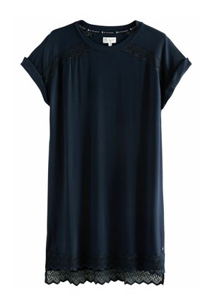 Navyblauwe t-shirt met korte opgerolde mouwen, kant accentueert de schouders en heeft een golvende kantzoom. Gemaakt van een gladde stof.