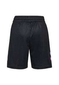 Svarta atletiska shorts med elastisk midja, med en slät textur och ett färgglatt geometriskt mönster på vänster sida.