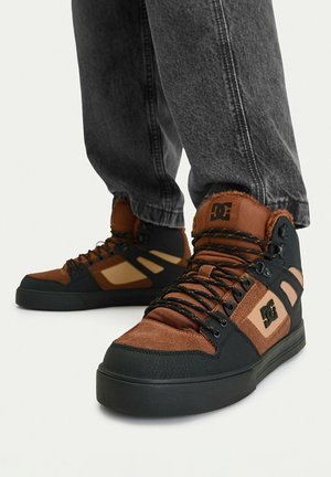 DC Shoes, DC SHOES SNEAKERS MEN'S BROWN CEO-V5-10118 - Zapatillas altas - brown