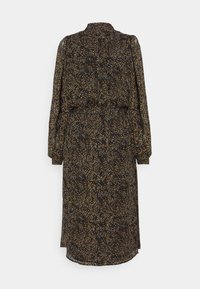 Sort langærmet midikjole med høj hals og et overalt mønster af små hvide og brune prikker, set bagfra.