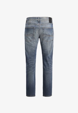 Denim farkut keski sinisen sävyssä, jossa on haalistetut kohdat. Farkuissa on kaksi takataskua, suora lahjemalli ja musta vyökoriste.