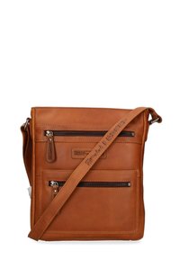 Borsa a tracolla in pelle marrone con due tasche frontali con zip, un compartimento principale e una tracolla regolabile con dettagli del nome del marchio in rilievo.