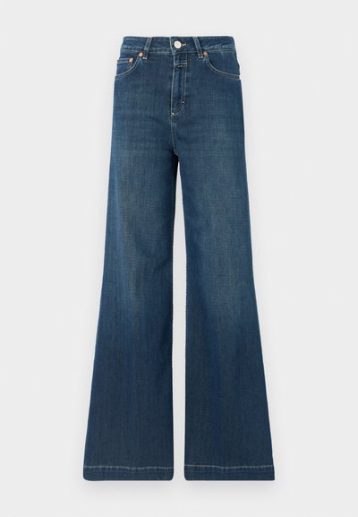 Plačios kojų džinsai tamsiai mėlynos džinsinio audinio, su aukštu liemeniu, vario detalėmis ir švelniu dėvėjimu. Švarus apdailos kraštas be papildomų raštų.