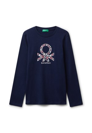 Camicia a maniche lunghe blu navy con scollo rotondo, con logo Benetton a motivo floreale e testo "benetton" al centro del davanti.