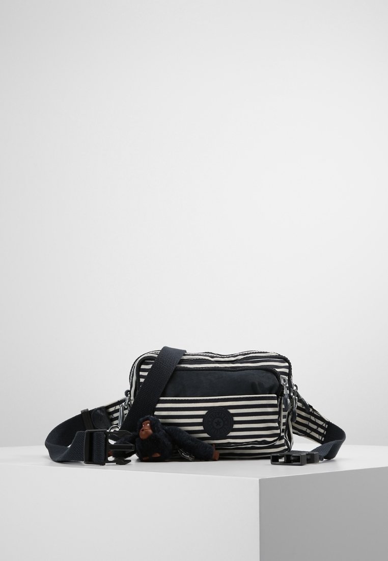 Sac messager rayé noir et blanc, design rectangulaire, en nylon, avec un porte-clés peluche singe attaché et une sangle réglable.