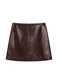 Bordeauxfarbene A-Linie-Rock aus Leder mit einer glatten, glänzenden Oberfläche. Verfügt über einen verdeckten Reißverschluss auf der Rückseite und ein sauberes, schlankes Design.