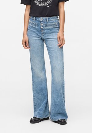 HIGH-RISE FLARED - Flared Jeans - washed mid blue