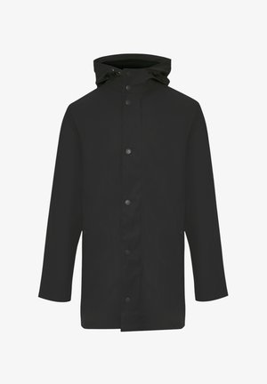 Chaleco impermeable negro con capucha, cierres a presión, dos bolsillos laterales y un acabado de tela texturizada. Diseño simple y de corte recto.