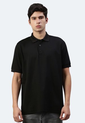 Polo shirt nero realizzato in tessuto leggero, con colletto, patta con tre bottoni e maniche corte con orlo a coste.