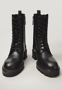 Massimo Dutti Snørestøvletter - black