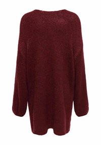 Duży bordowy sweter dziany o teksturowanym splocie, z opuszczanymi ramionami i zaokrąglonym dekoltem. Widok od tyłu ukazuje luźne, szerokie rękawy.