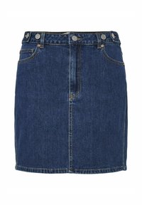 Tummansininen farkkuhame suoran leikkauksen, viiden taskun, näkyvien ompeleiden ja metallisten nappien kanssa vyötäröllä. Sileä pinta.