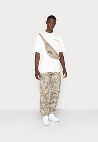 Pegador LOGO TEE - T-shirt básica - bright white