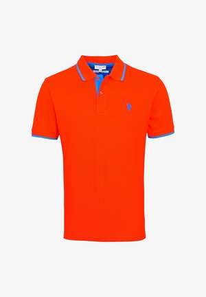 Polo majica v svetlo oranžni barvi, z modrim ovratnikom in manšetami. Klasičen kroj z majhnim vezenim logotipom na prsih. Material: bombaž.
