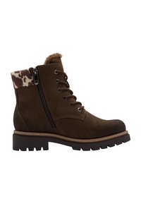 Bottines en suède marron avec un revers texturé en tan et marron, à lacets à l'avant et fermeture éclair sur le côté. Semelle épaisse à crans.