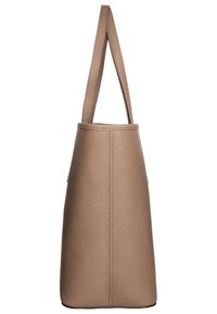 Beige gestructureerde tas met dubbele handvatten, gemaakt van gestructureerd synthetisch materiaal, met zichtbare stiksels en een taps toelopend silhouet.