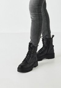 Tamaris Platform-nilkkurit - black