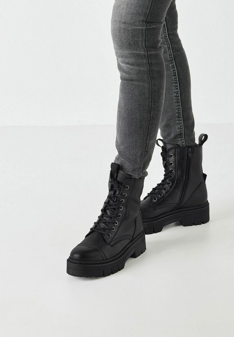 Tamaris Platform-nilkkurit - black