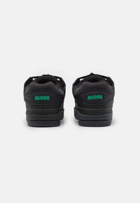 Globe FUSION - Skate shoes - phantom dip