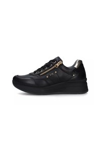 Zwarte leren sneakers met ritssluiting en gouden hardware, met een ronde neus en een dikke, gestructureerde zool voor extra hoogte.