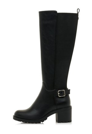 Bottes noires à hauteur genou avec un extérieur en cuir lisse, des panneaux élastiques, un bout carré, un talon moyen et un détail de boucle sur le côté.