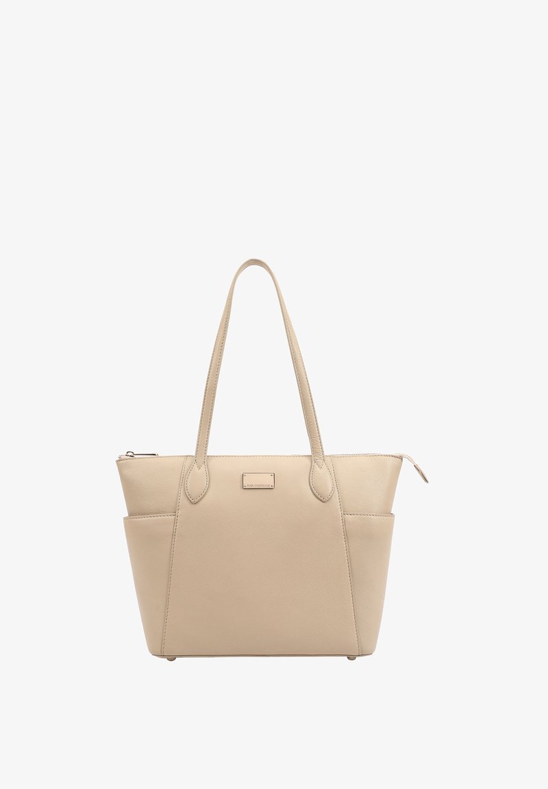 Beige leren tote bag met twee lange handvatten, een ritsluiting en buitenzakken. Gladde textuur en subtiele hardware accenten.