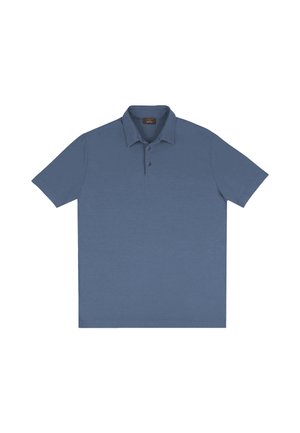 Niebieska koszulka polo z krótkim rękawem, kołnierzykiem i trzema guzikami, ułożona na płasko na białym tle.