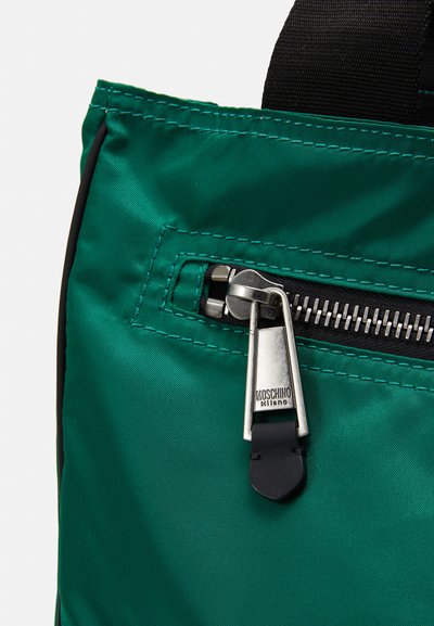 MOSCHINO BORSA TRACOLLA UNISEX - Geantă de pânză - fantasia verde